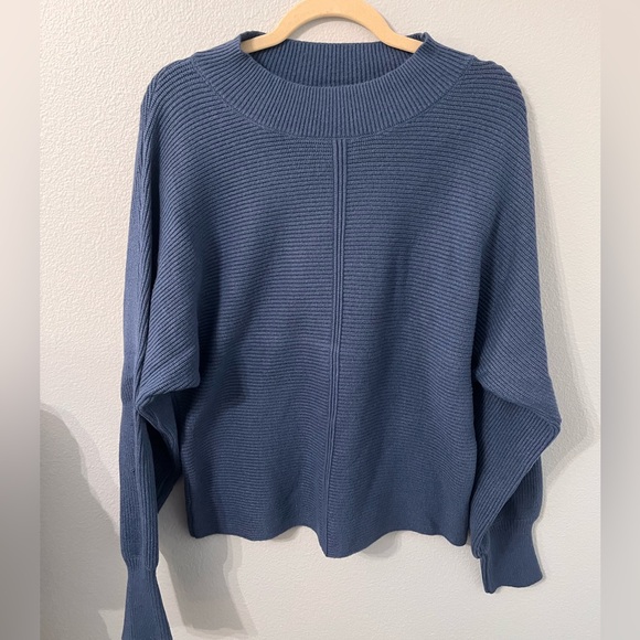 Tecrew Batwing Long Sleeve Crew Neck Sweater in Blue Size L NWOT - Picture 2 of 7